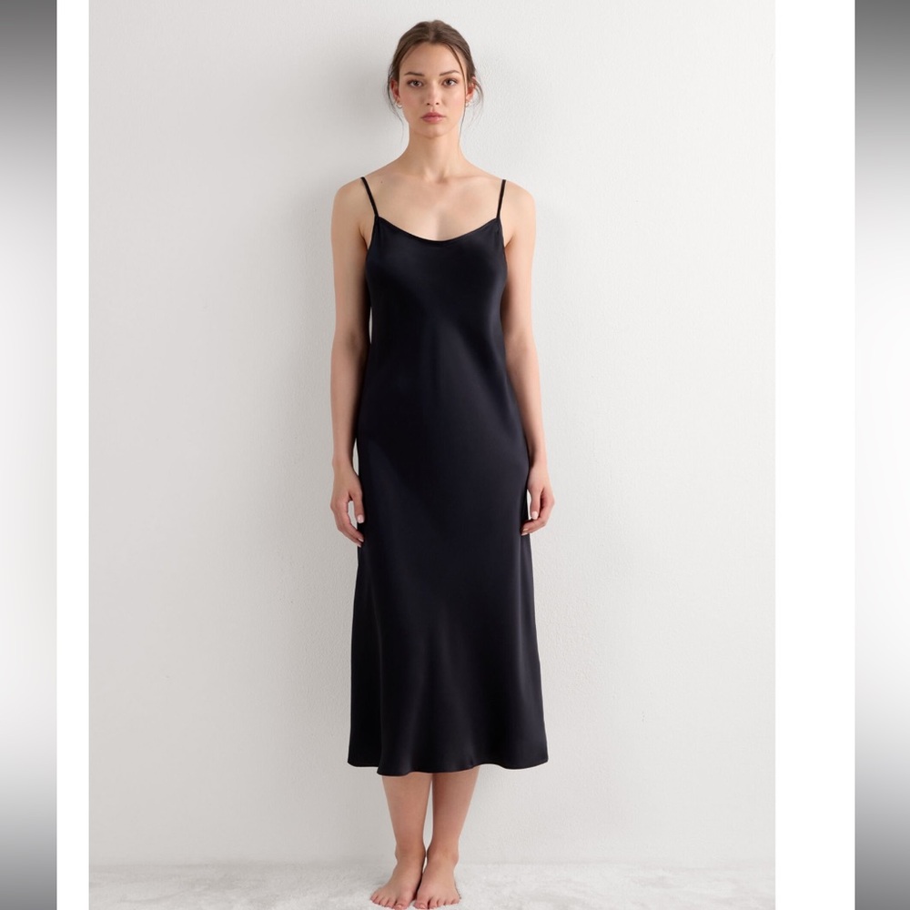 Wilfred Silky Sleeveless Midi -Black Slip Dress - Medium